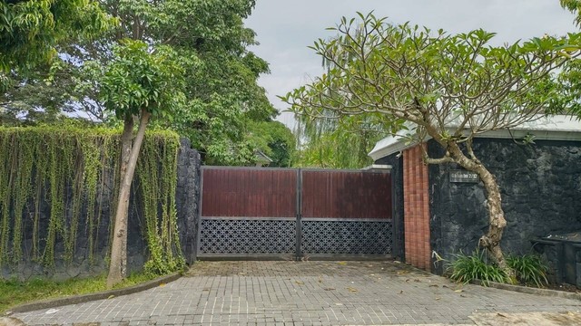 Rumah mewah yang disebut milik pejabat Direktorat Jenderal Pajak Rafael Alun Trisambodo di Kota Yogyakarta, Senin (27/2/2023). Foto: Arfiansyah/kumparan