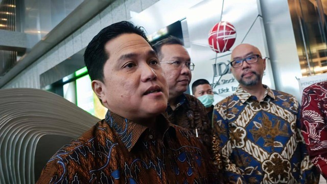 Menteri BUMN Erick Thohir di Gedung BEI, Senin (27/2/2023). Foto: Ghinaa Rahmatika/kumparan 