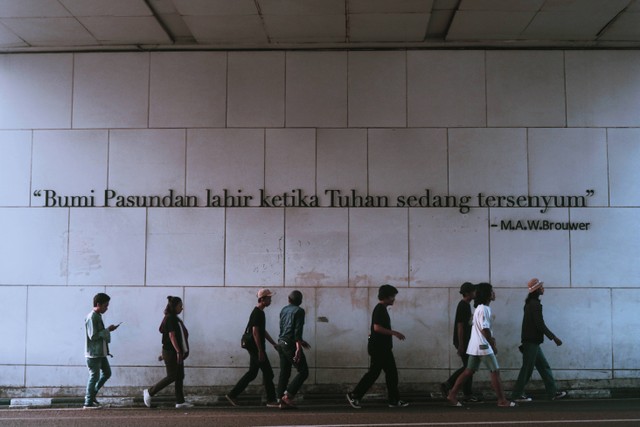 Ilustrasi Tempat Jalan-jalan di Bandung Malam Hari. Foto: Unsplash/Zulfikar Arifuzzaki.