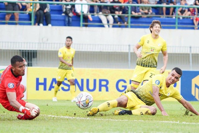 Barito Putera melawan Persib Bandung pada lanjutan Liga 1 di Stadion Demang Lehman, Senin (27/2/2023).  Foto: Instagram/@psbaritoputeraofficial