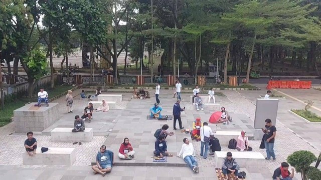 Lomba melamun selama 1 jam di pelataran Gedung Creative Center Kota Tasikmalaya, Senin (27/2/2023). Foto: Dok. Istimewa