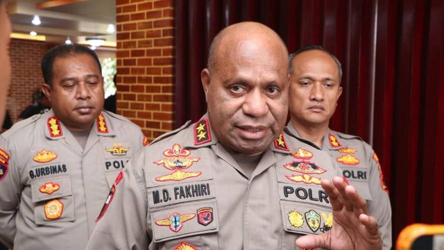 Kepala Kepolisian Daerah Papua Irjen Pol Mathius D. Fakhiri saat kunjungan ke Wamena. Foto: Polda Papua 