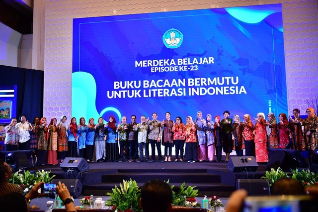 Kemendikbudristek meluncurkan kebijakan Merdeka Belajar episode ke-23: "Buku Bacaan Bermutu untuk Literasi Indonesia". Foto: Kemendikbudristek