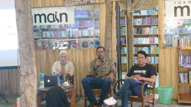 Diskusi tentang KUHP baru dan kasus dugaan klitih Gedongkuning yang diisi oleh aktivis HAM, Haris Azhar. Foto: Widi RH Pradana
