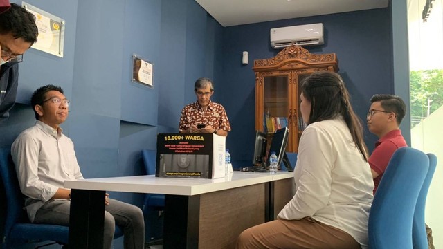 Perwakilan Koalisi Masyarakat Sipil datangi Kantor DKPP, Jakarta untuk menyampaikan petisi jelang putusan persidangan kecurangan Pemilu. Foto: Luthfi Humam/kumparan