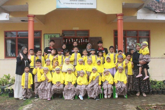 PMM Kelompok 81 Gelombang 13 bersama guru dan anak - anak TK Nusa Indah 01