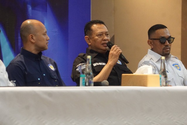 Ketua MPR RI Bambang Soesatyo (tengah) memberikan sambutan pada konferensi pers panitia 2023 Jakarta E-Prix di Jakarta International E-Prix Circuit (JIEC), Ancol, Jakarta Utara Selasa (28/2/2023). Foto: Iqbal Firdaus/kumparan