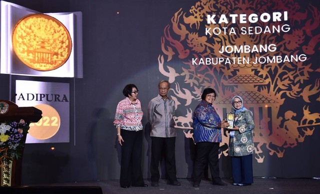 Pemkab Jombang Kembali Terima Penghargaan Adipura dari KLHK RI