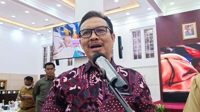 Kepala BKKBN Hasto Wardoyo dalam jumpa pers pada acara "Gerakan Penimbangan Bulanan Nasional untuk Percepatan Penurunan Stunting" di Kemenko PMK, Jakarta, Selasa (28/2). Foto: Thomas Bosco/kumparan