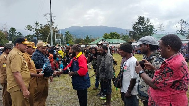 Mediasi adat terkait ricuh Wamena. Foto: Stefanus Tarsi/BumiPapua