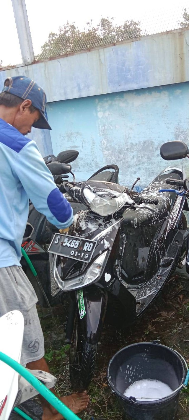 Rupbasan Mojokerto Cuci di Sore Hari Tiada Hari Tanpa Perawatan Barang Bukti (Foto:HumasRupMoker)