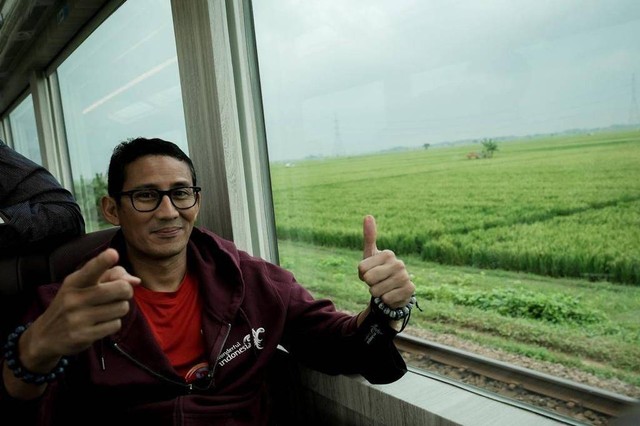 Kunker ke Jawa Barat, Menparekraf Sandiaga Uno jajal kereta panoramic KAI, Selasa (28/2). Foto: Dok. Kemenparekraf