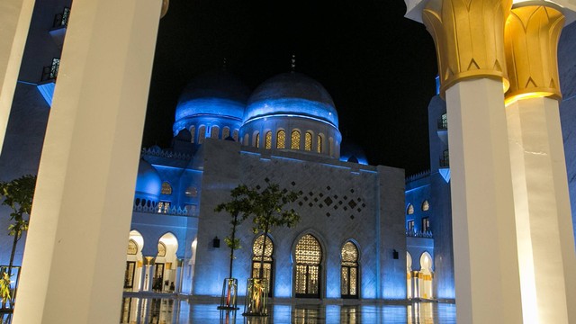 Masjid Raya Syeikh Zayed, Solo, Jawa Tengah, Selasa (28/2/2023). Foto:  ANTARA FOTO/Mohammad Ayudha