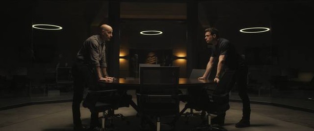 Stanley Tucci sebagai Bernard Orlick dan Richard Madden sebagai Mason Kane_Credit Prime Video. dok. Prime Video