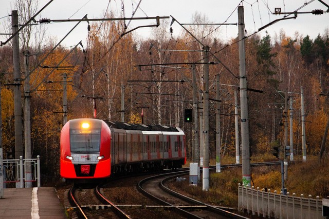 Ilustrasi Jadwal Kereta Bangunkarta 2023 Terbaru. Foto: Unsplash/Andrey Kremkov  