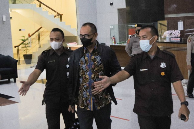 Rafael Alun Trisambodo usai menjalani pemeriksaan di Gedung KPK, Jakarta, Rabu (1/3/2023). Foto: Jamal Ramadhan/kumparan