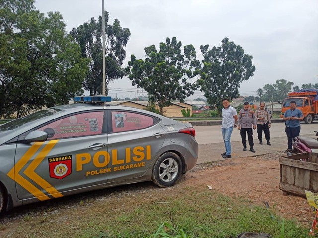 Seorang Pria Tergeletak Bersimbah Darah di Bandar Lampung, Diduga Ada Luka Tusuk (3)