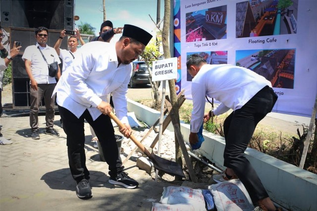 Jaga Kualitas Udara, PWI Gresik Tanam Ratusan Pohon Tabebuya