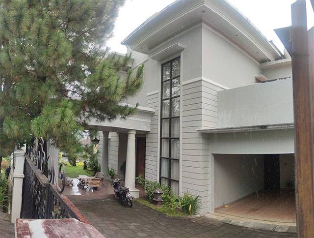 Suasana rumah mewah Rafael Alun Trisambodo di Kota Manado.