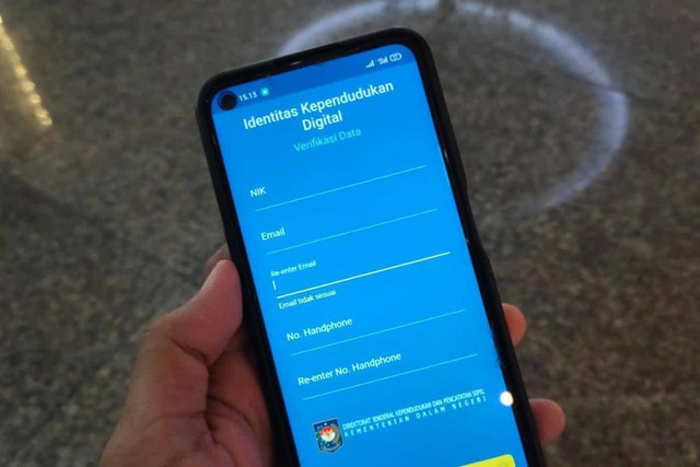 Ilustrasi aplikasi Identitas Kependudukan Digital (IKD) atau KTP digital yang bisa diunduh di playstore android. Foto : Galih Prihantoro/ Lampung Geh
