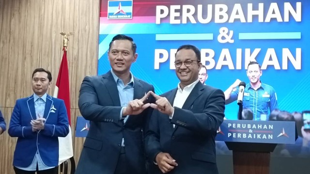 Ketua Umum Partai Demokrat Agus Harimurti Yudhoyono (AHY) dan Bacapres Koalisi Perubahan Anies Baswedan di Kantor DPP Partai Demokrat, Jakarta, Kamis (2/2/2023). Foto: Zamachsyari/kumparan