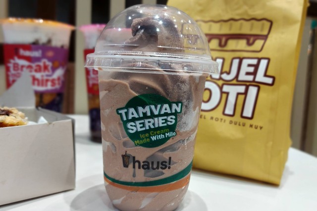 Es krim cokelat Haus! dengan taburan Milo. Foto: Azalia Amadea/kumparan