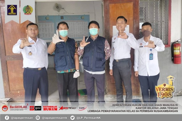 sumber https://lapaspermisan.kemenkumham.go.id/berita-utama/kali-ini-dapur-lapas-permisan-nusakambangan-kedatangan-labkesda-banyumas-uji-sertifikasi-laik-higiene