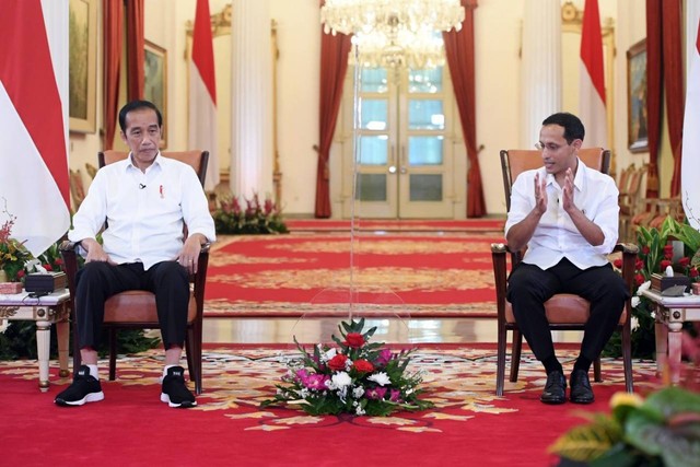 Presiden Jokowi dan Niadiem Makarim. Foto: : Sekretariat Kabinet Repulik Indonesia