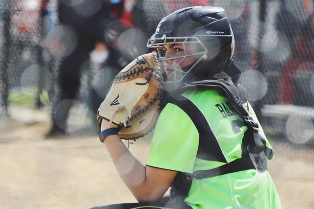 Ilustrasi Seorang pemain softball mendapat kesempatan memukul bola sebanyak tiga kali dalam satu permainan. (Foto: Rachel Barkdoll | Unsplash.com)
