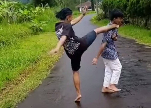 Video Viral Siswa Dihajar Gerombolan Remaja di Pasuruan, Netizen Geram