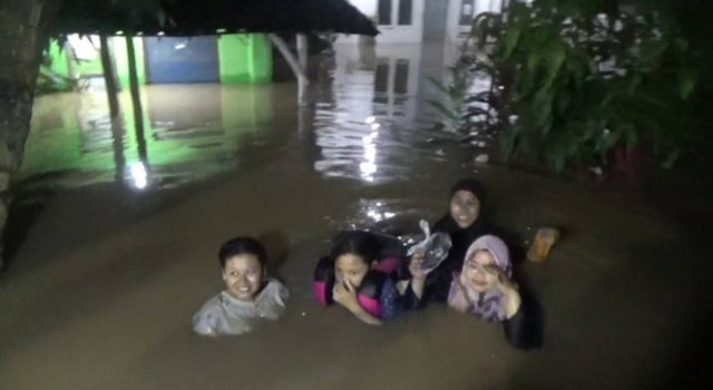 Diguyur Hujan Deras, 2 Kecamatan di Jombang Terendam Banjir hingga 2 Meter