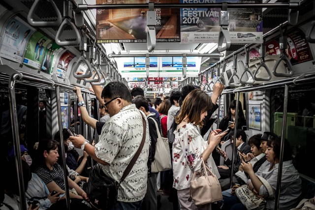 Ilustrasi Cara Pakai Go Transit TransJakarta. Sumber: Unsplash/Hugh Han