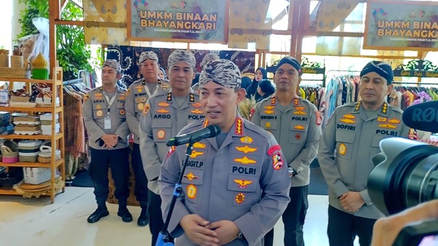 Kapolri Jenderal Listyo Sigit Prabowo usai menutup Rakernis Logistik Polri di The Alana Hotel, Kabupaten Sleman, Jumat (3/3/2023). Foto: Arfiansyah Panji Purnandaru/kumparan