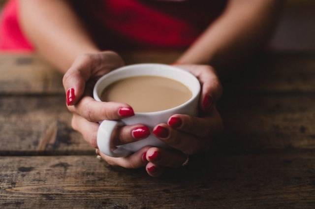 Inspirasi efek minum kopi. Sumber foto: Kristina Paukshtite by pexels.com/id
