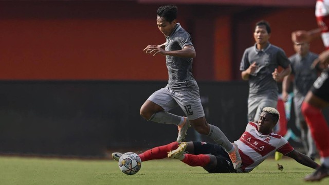 Pertandingan Madura United vs Borneo FC dalam lanjutan Liga 1 2022/23 di Stadion Gelora Ratu Pamelingan, Pamekasan, Madura, pada Jumat (3/3). Foto: Instagram/borneofc.id