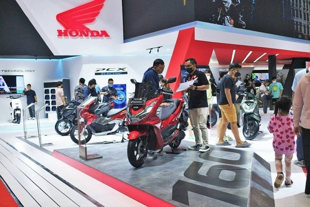 Jajaran skutik Honda 160 cc mencatatkan penjualan hingga 421 unit pada ajang Indonesia International Motor Show (IIMS) 2023. Foto: Dok. Astra Honda Motor