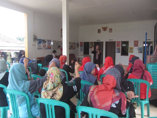 Kegiatan Sosialisasi Program Bank Sampah (Sumber: Dokumentasi Pribadi