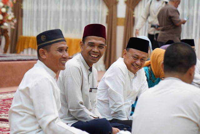 Ustaz Abdul Somad bersama Wali Kota Pontianak, Edi Rusdi Kamtono. Foto: Dok. Prokopim Pemkot Pontianak