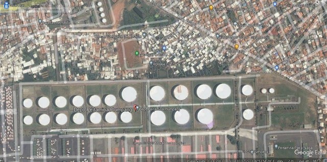 Citra Satelit Depo Pertamina dan Pemukiman Warga di Plumpang Tahun 2003. Foto: Google Earth