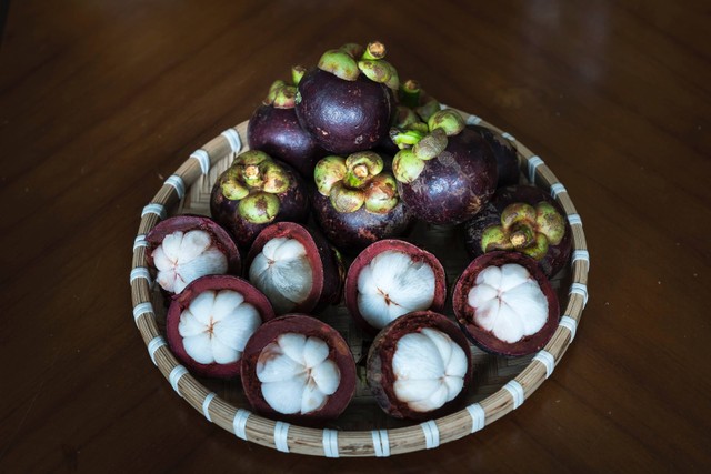 Ilustrasi Bagian paling bermanfaat dari buah manggis terletak pada kulit buahnya, sumber foto (Quang Nguyen Vinh) by pexels.com