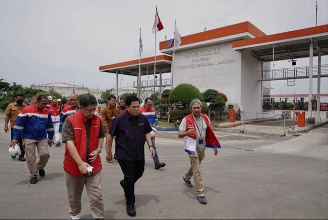 Menteri BUMN Erick Thohir di lokasi kebakaran pipa Pertamina di Plumpang, Jakarta Utara. Dok: Instragram Erick Thohir