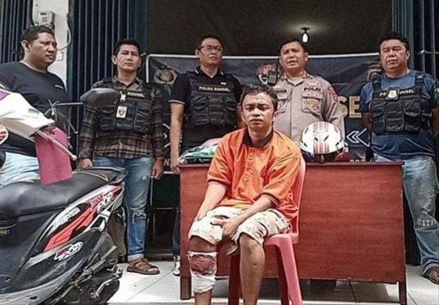 Alam, pelaku pembunuhan pria di warung tuak Palembang ditangkap polisi. (dok. istimewa)