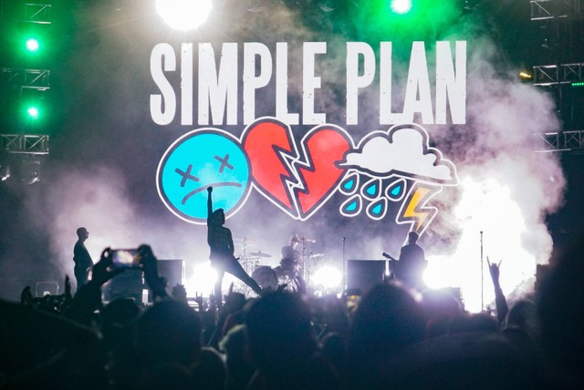 Penampilan band Simple Plan di Everblast Festival 2023, Ji-Expo Kemayoran, Jakarta, Sabtu (4/3/2023). Foto: Iqbal Firdaus/kumparan