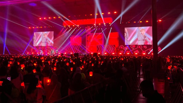 Suasana konser NCT Dream Tour: The Dream Show 2 di ICE Convention Center di Tangerang Selatan, Sabtu (4/3). Foto: Haya Syahira/kumparan