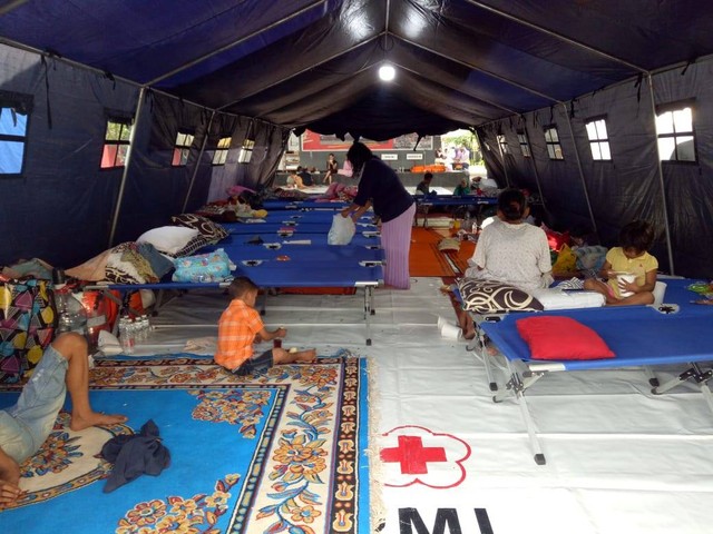 Suasana terkini posko pengungsian di PMI Jakarta Utara, Minggu (5/3). Foto: Ananta Erlangga/kumparan