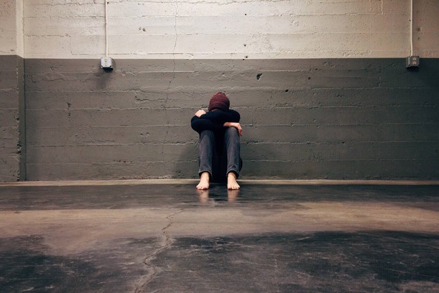ilustrasi perbedaan stress dan depresi. Sumber foto: Pexels