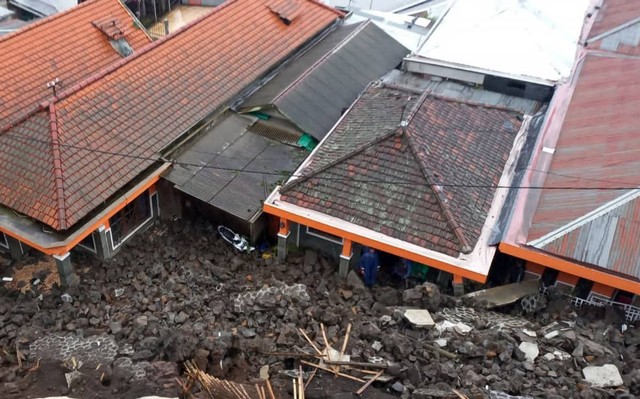 Longsor Terjadi di Tosari Pasuruan, Sebagian Rumah Warga Tertimbun