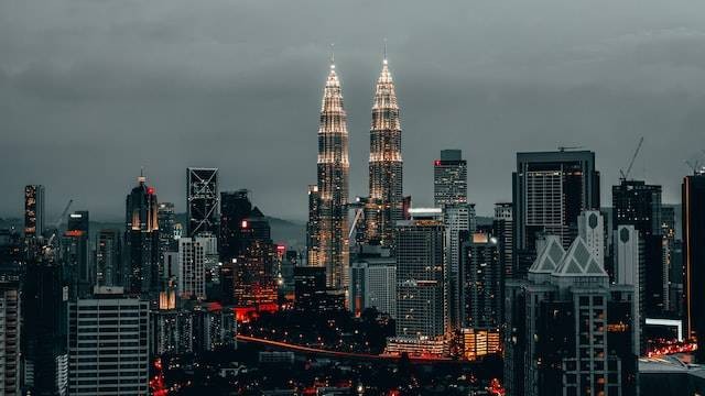 Ilustrasi Barang Tambang yang Menjadi Barang Ekspor Terbesar di Malaysia adalah, Foto Unsplash Chander Mohan
