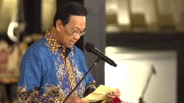 Raja Keraton Yogyakarta, Sri Sultan Hamengku Buwono X, saat memberikan sambutan pembukaan pameran Narawandira: Keraton, Alam, dan Kontinuitas’ di Keraton Yogyakarta pada Sabtu (4/3). Foto: Kraton Jogja