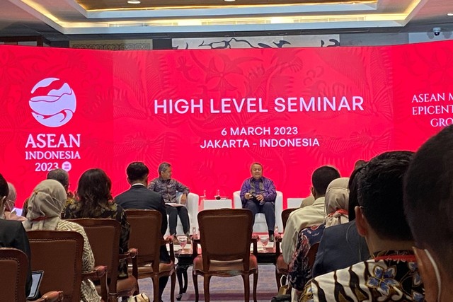 Gubernur Bank Indonesia, Perry Warjiyo saat menghadiri acara High Level Seminar ASEAN, Jakarta, Senin (6/3). Foto: Alfadillah/kumparan